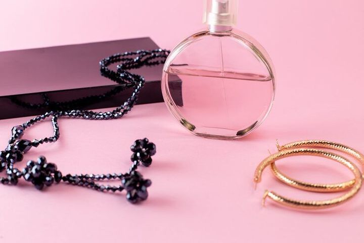 Women’s Perfumes Explained: How Fragrances Are Created and Classified